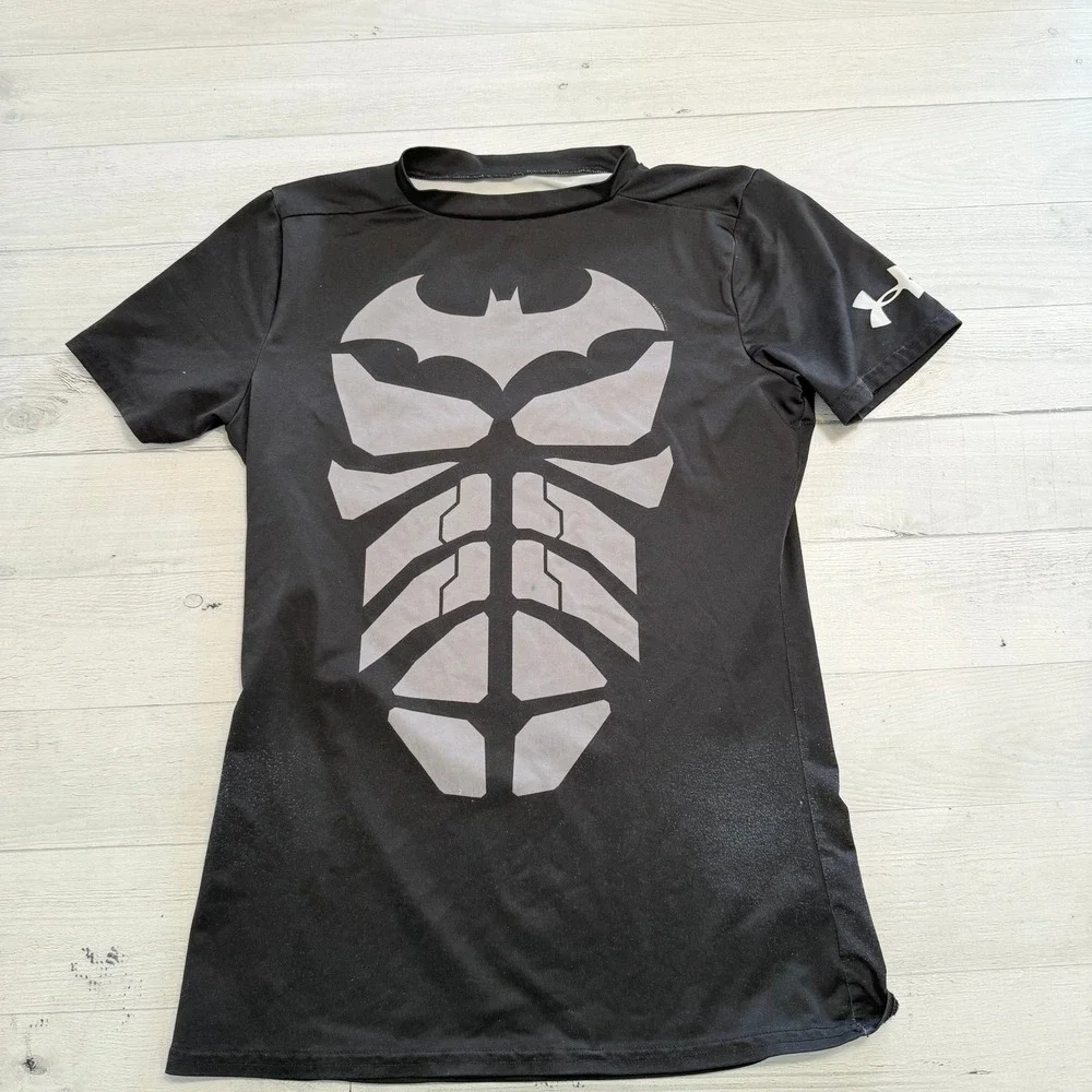 Under armour boys short‎ sleeve fitted shirt baselayer Batman youth large